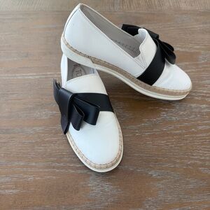 Tod’s Italian White Leather Black Bow Flat Loafers EU37